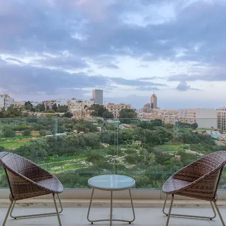 Valley & Sea Views With Furnished Bbq Balcony *