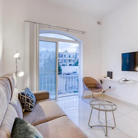Valley & Sea Views With Furnished Bbq Balcony