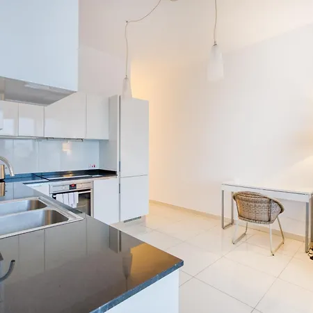 Valley & Sea Views With Furnished Bbq Balcony *