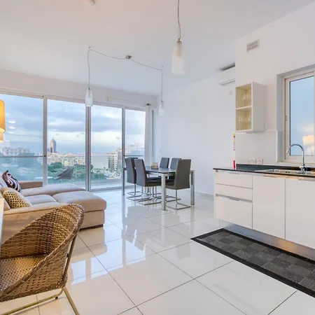 Valley & Sea Views With Furnished Bbq Balcony