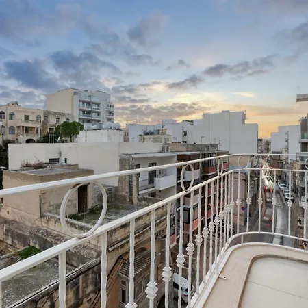 Valley & Sea Views With Furnished Bbq Balcony